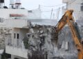 الاحتلال يهدم منزلاً في بلدة الرام شمال القدس 101 الاحتلال يهدم منزلاً في بلدة الرام شمال القدس