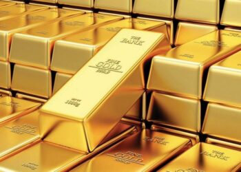 الذهب يهبط والنفط يواصل الارتفاع