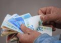 أزمة مالية مستمرة.. ترقب لقرار الحكومة بشأن رواتب الموظفين الثلاثاء القادم 101 أزمة مالية مستمرة.. ترقب لقرار الحكومة بشأن رواتب الموظفين الثلاثاء القادم