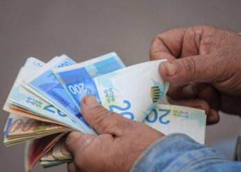 أزمة مالية مستمرة.. ترقب لقرار الحكومة بشأن رواتب الموظفين الثلاثاء القادم